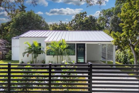 House in Miami, Florida 3 bedrooms, 77.2 sq.m. № 1971373 - photo 14