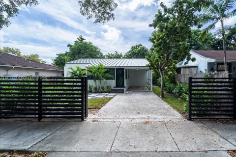 House in Miami, Florida 3 bedrooms, 77.2 sq.m. № 1971373 - photo 1