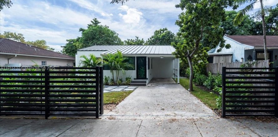 House in Miami, Florida 3 bedrooms, 77.2 sq.m. № 1971373