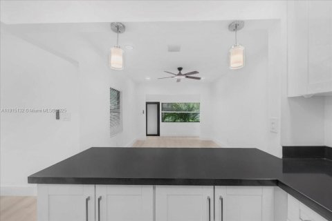 House in Miami, Florida 3 bedrooms, 77.2 sq.m. № 1971373 - photo 27