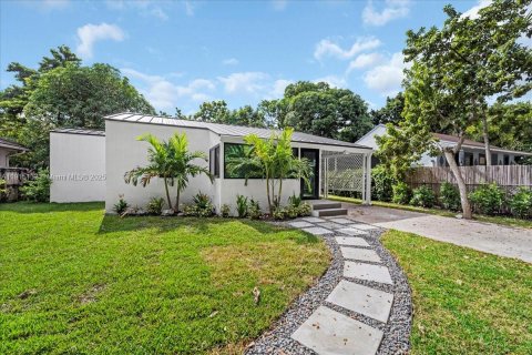 House in Miami, Florida 3 bedrooms, 77.2 sq.m. № 1971373 - photo 15