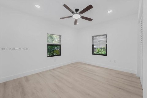 House in Miami, Florida 3 bedrooms, 77.2 sq.m. № 1971373 - photo 30