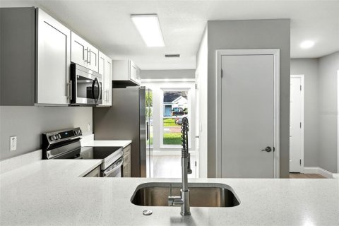 House in Orlando, Florida 3 bedrooms, 125.42 sq.m. № 1904162 - photo 16