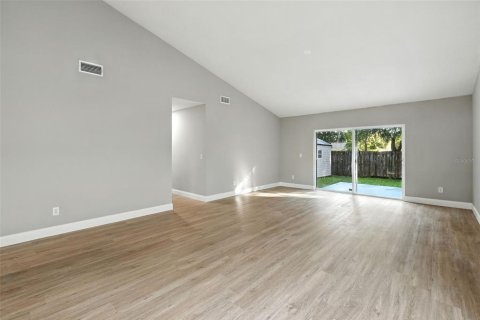 House in Orlando, Florida 3 bedrooms, 125.42 sq.m. № 1904162 - photo 8