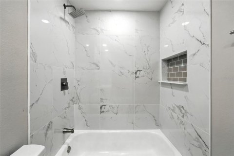 House in Orlando, Florida 3 bedrooms, 125.42 sq.m. № 1904162 - photo 29