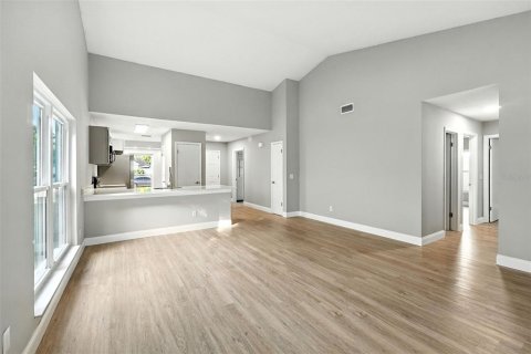 House in Orlando, Florida 3 bedrooms, 125.42 sq.m. № 1904162 - photo 9