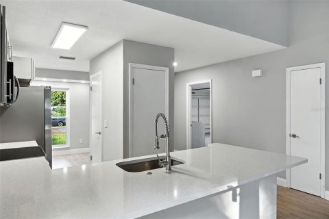 House in Orlando, Florida 3 bedrooms, 125.42 sq.m. № 1904162 - photo 17