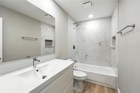 House in Orlando, Florida 3 bedrooms, 125.42 sq.m. № 1904162 - photo 28