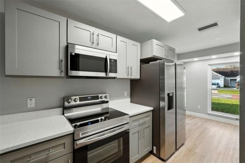 House in Orlando, Florida 3 bedrooms, 125.42 sq.m. № 1904162 - photo 18