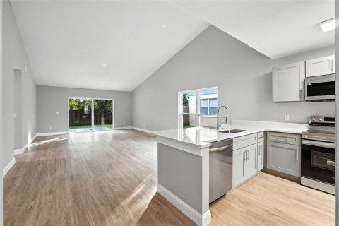 House in Orlando, Florida 3 bedrooms, 125.42 sq.m. № 1904162 - photo 5