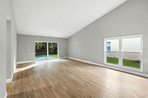 House in Orlando, Florida 3 bedrooms, 125.42 sq.m. № 1904162 - photo 6