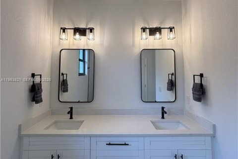 Casa en venta en Lehigh Acres, Florida, 4 dormitorios, 164.53 m2 № 2046727 - foto 11