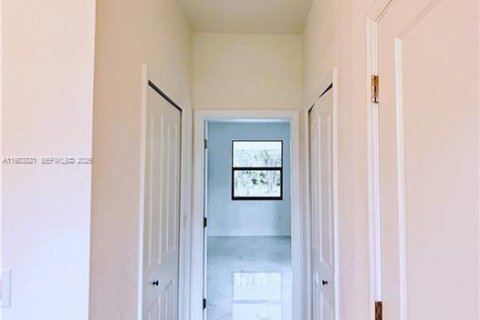 Casa en venta en Lehigh Acres, Florida, 4 dormitorios, 164.53 m2 № 2046727 - foto 15