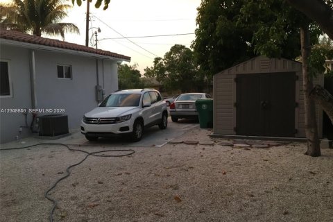 House in Miami, Florida 2 bedrooms, 116.13 sq.m. № 2069166 - photo 15