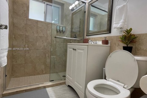 House in Miami, Florida 2 bedrooms, 116.13 sq.m. № 2069166 - photo 10