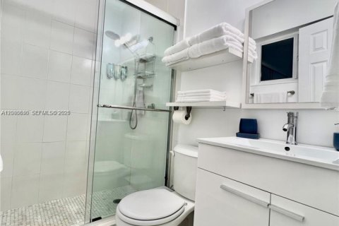 House in Miami, Florida 2 bedrooms, 116.13 sq.m. № 2069166 - photo 12
