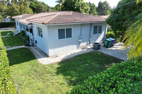 House in Miami, Florida 2 bedrooms, 116.13 sq.m. № 2069166 - photo 17