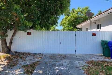 House in Miami, Florida 2 bedrooms, 116.13 sq.m. № 2069166 - photo 18