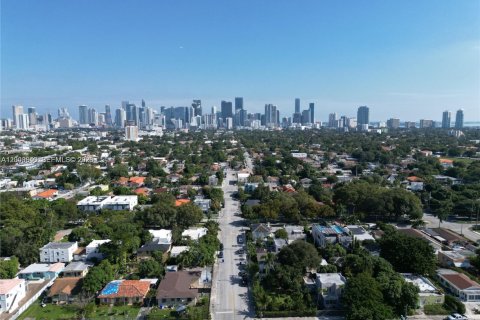 House in Miami, Florida 2 bedrooms, 116.13 sq.m. № 2069166 - photo 20