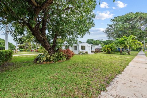 House in Fort Lauderdale, Florida 3 bedrooms, 108.23 sq.m. № 1103165 - photo 1