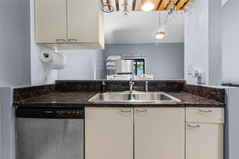 Townhouse in DeLand, Florida 2 bedrooms, 82.4 sq.m. № 1919251 - photo 8