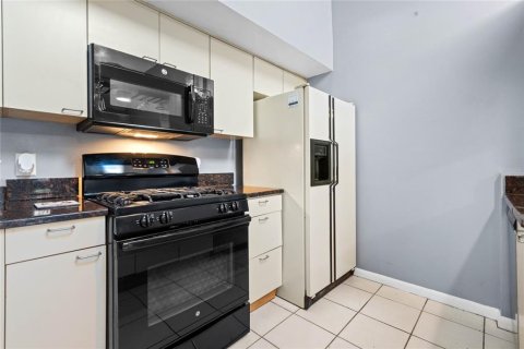 Townhouse in DeLand, Florida 2 bedrooms, 82.4 sq.m. № 1919251 - photo 7