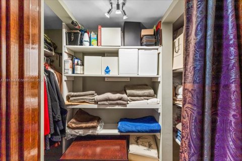 Купить кондоминиум в Майами, Флорида 3 спальни, 166.48м2, № 1970896 - фото 15