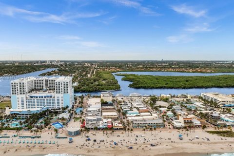 Commercial property in Hollywood, Florida № 2152834 - photo 6
