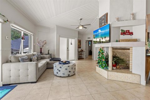 House in Tavernier, Florida 3 bedrooms, 158.96 sq.m. № 2007157 - photo 6