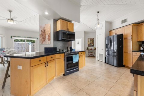 House in Tavernier, Florida 3 bedrooms, 158.96 sq.m. № 2007157 - photo 8