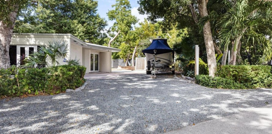 House in Tavernier, Florida 3 bedrooms, 158.96 sq.m. № 2007157