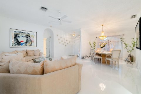 House in Coral Springs, Florida 4 bedrooms, 216.65 sq.m. № 2338026 - photo 7