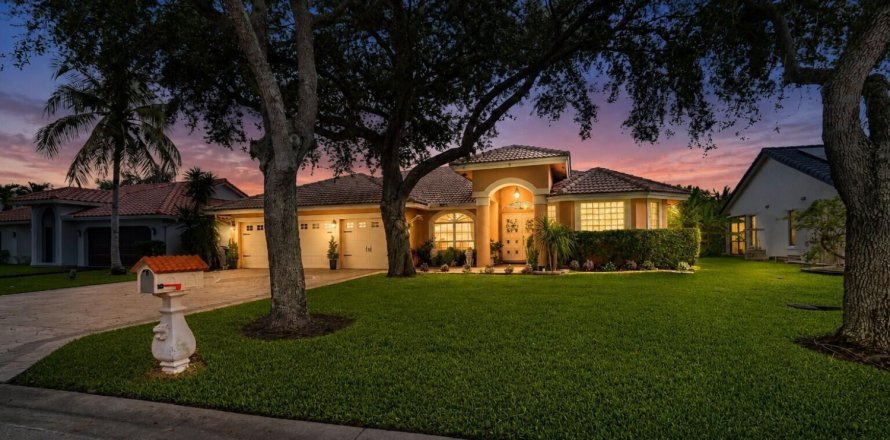 House in Coral Springs, Florida 4 bedrooms, 216.65 sq.m. № 2338026