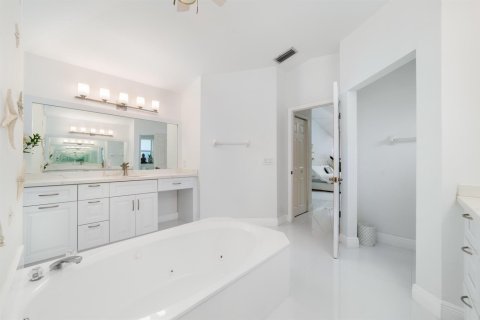 House in Coral Springs, Florida 4 bedrooms, 216.65 sq.m. № 2338026 - photo 25