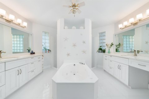House in Coral Springs, Florida 4 bedrooms, 216.65 sq.m. № 2338026 - photo 23
