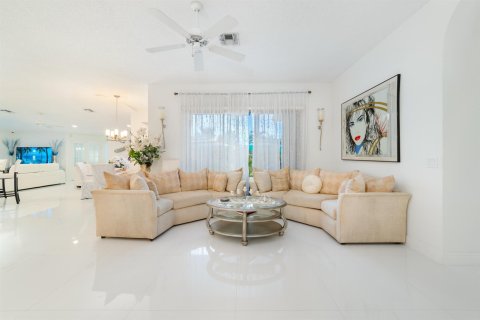 House in Coral Springs, Florida 4 bedrooms, 216.65 sq.m. № 2338026 - photo 5