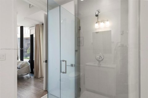 Copropriété à vendre à Miami, Floride: 2 chambres, 110 m2 № 1895373 - photo 28