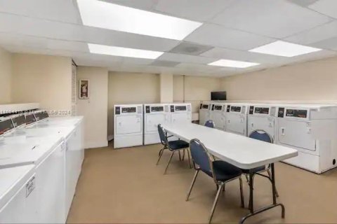 Copropriété à louer à Sunny Isles Beach, Floride: 33.44 m2 № 1811565 - photo 10
