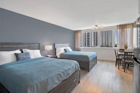 Copropriété à louer à Sunny Isles Beach, Floride: 33.44 m2 № 1811565 - photo 1