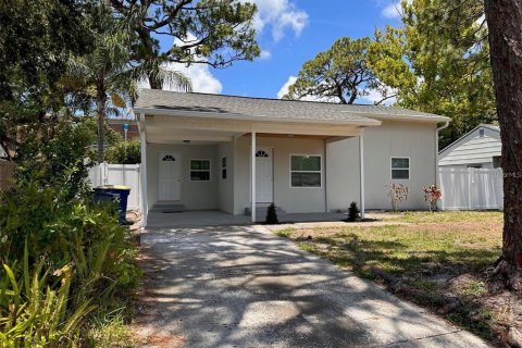 House in Clearwater, Florida 2 bedrooms, 75.44 sq.m. № 1912067 - photo 1
