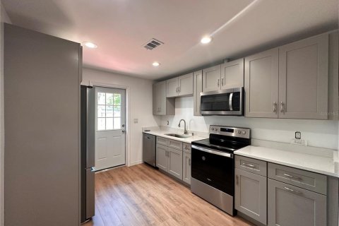 House in Clearwater, Florida 2 bedrooms, 75.44 sq.m. № 1912067 - photo 5