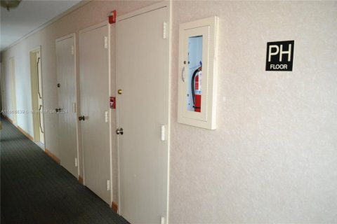 Condo in Bay Harbor Islands, Florida, 1 bedroom  № 1812051 - photo 15