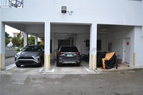 Condo in Bay Harbor Islands, Florida, 1 bedroom  № 1812051 - photo 24