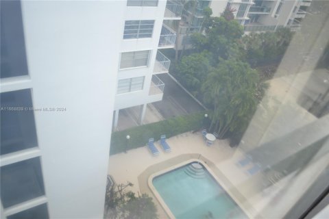 Condo in Bay Harbor Islands, Florida, 1 bedroom  № 1812051 - photo 17