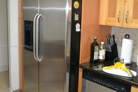 Condo in Bay Harbor Islands, Florida, 1 bedroom  № 1812051 - photo 10
