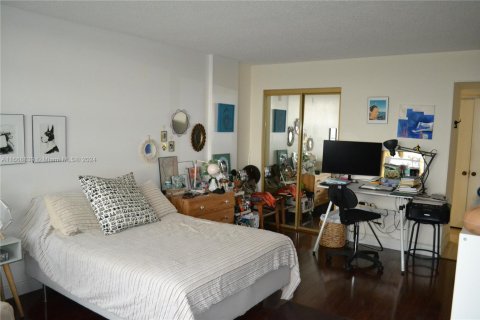 Condo in Bay Harbor Islands, Florida, 1 bedroom  № 1812051 - photo 12