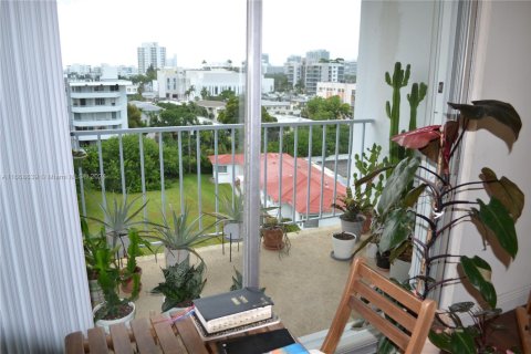 Condo in Bay Harbor Islands, Florida, 1 bedroom  № 1812051 - photo 6