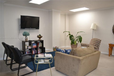Condo in Bay Harbor Islands, Florida, 1 bedroom  № 1812051 - photo 22