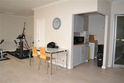 Condo in Bay Harbor Islands, Florida, 1 bedroom  № 1812051 - photo 21