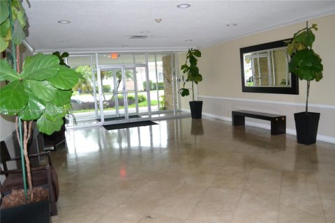 Condo in Bay Harbor Islands, Florida, 1 bedroom  № 1812051 - photo 19